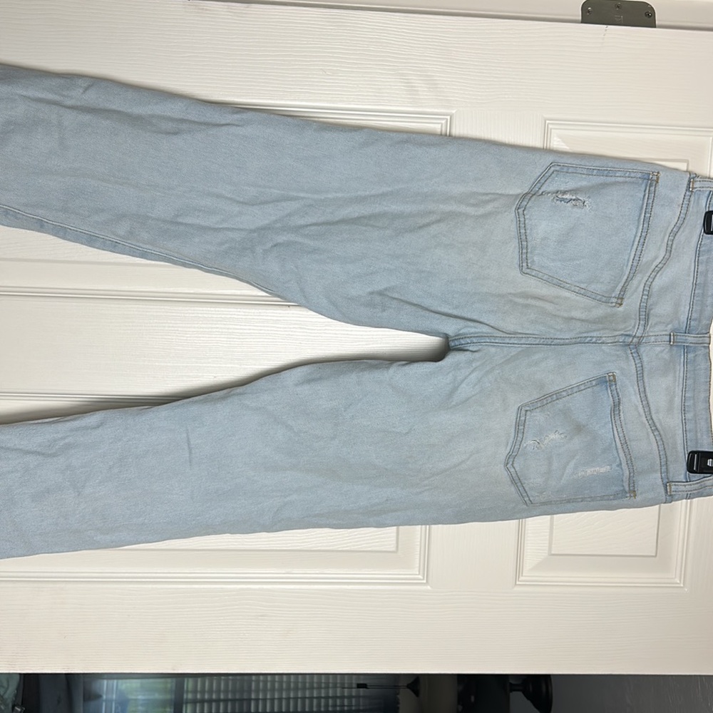 No Boundaries Ripped Jeans - Picture 2 of 3